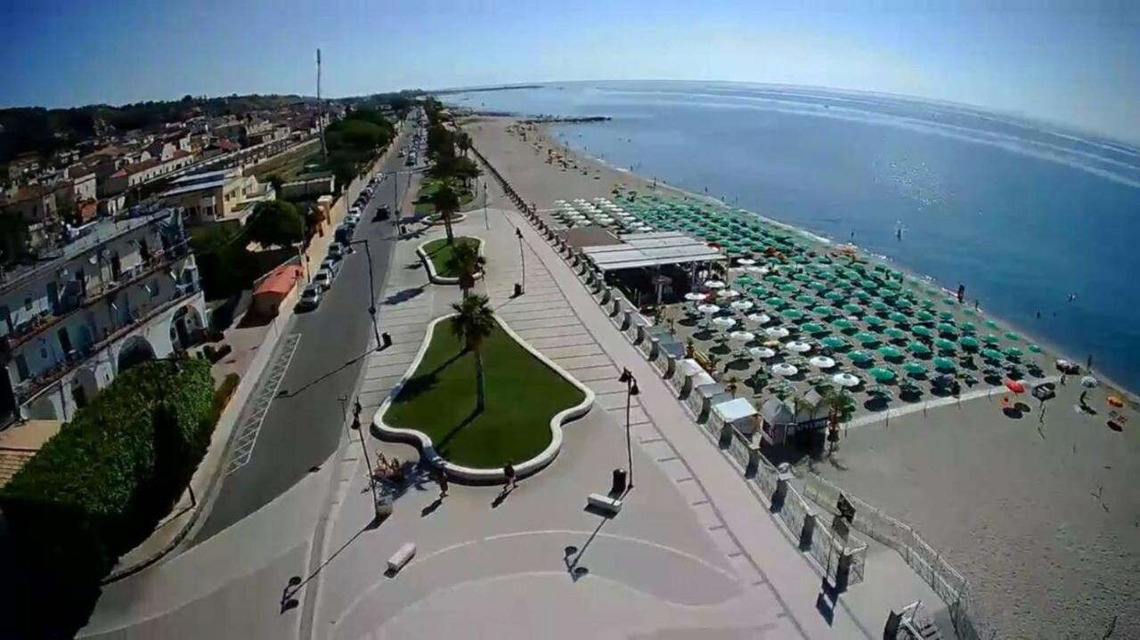 Hotel Mediterraneo Roccella Ionica Exterior foto