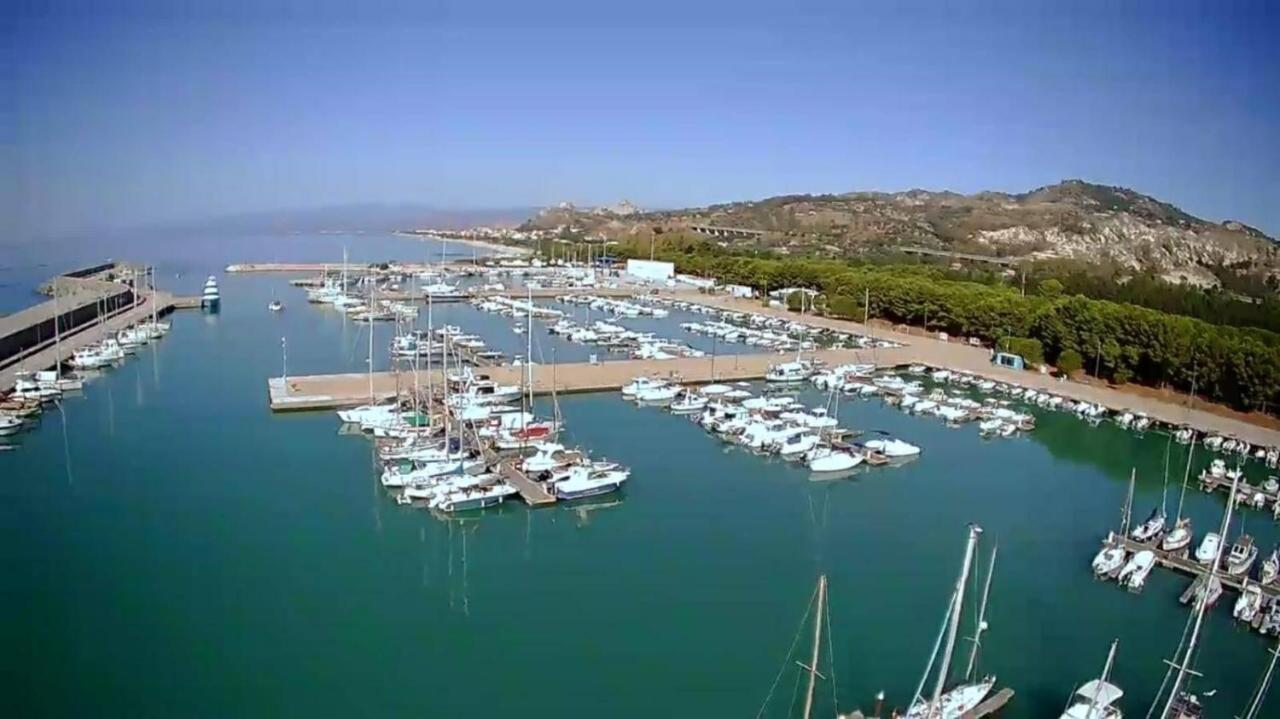 Hotel Mediterraneo Roccella Ionica Exterior foto
