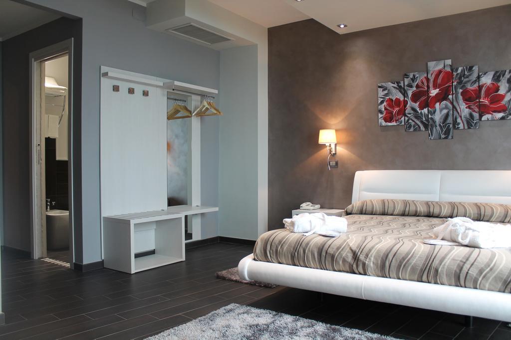 Hotel Mediterraneo Roccella Ionica Zimmer foto