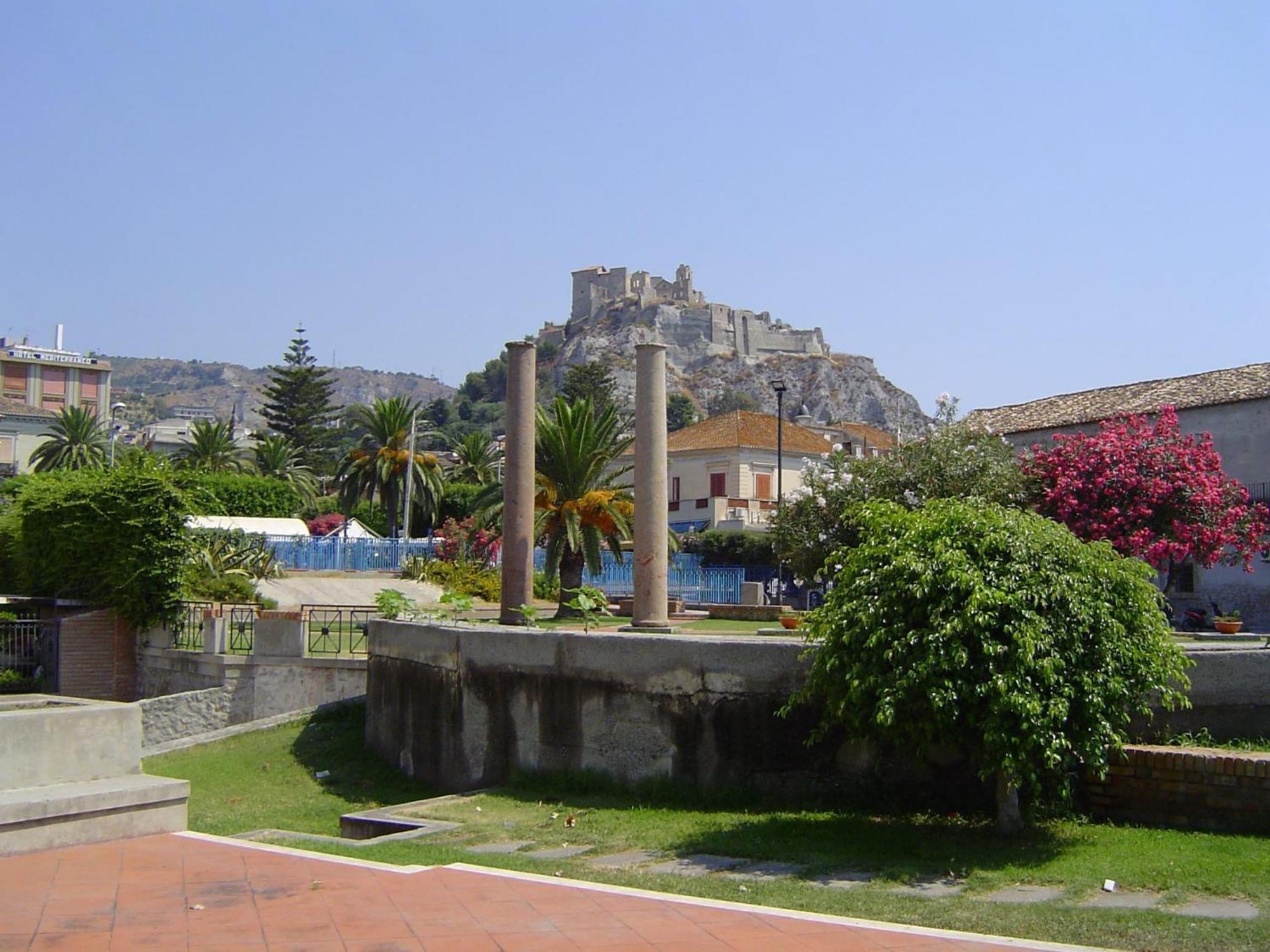 Hotel Mediterraneo Roccella Ionica Exterior foto