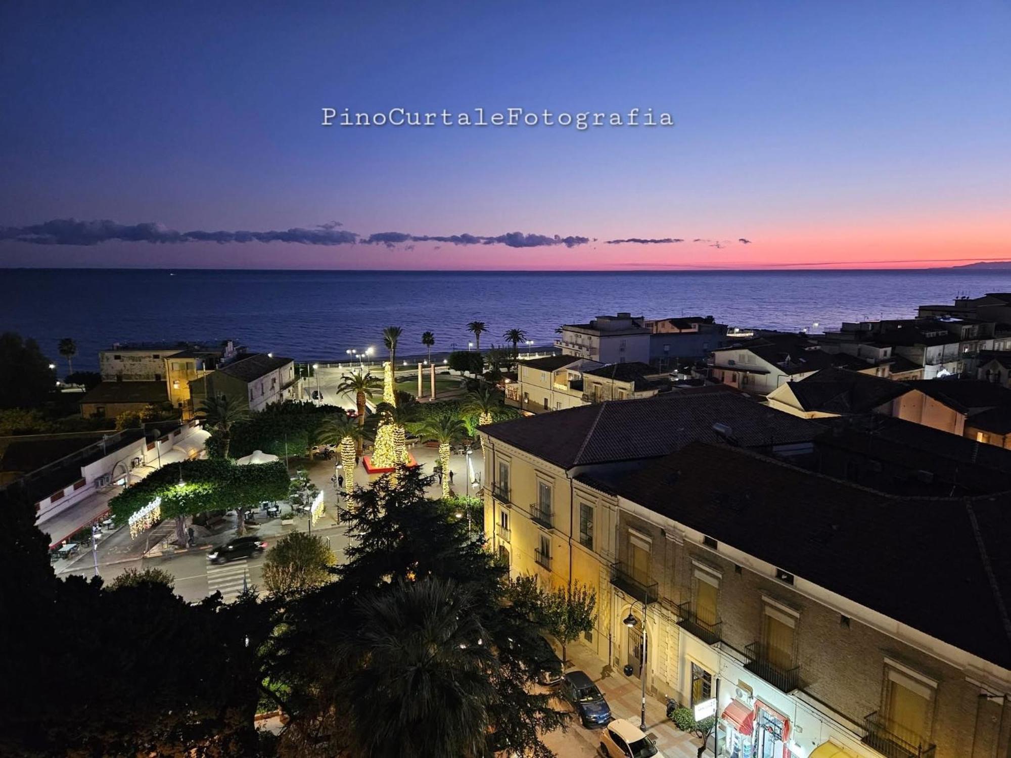Hotel Mediterraneo Roccella Ionica Exterior foto