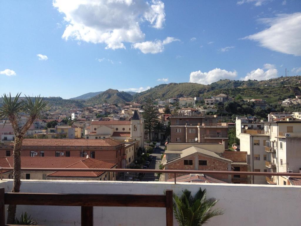 Hotel Mediterraneo Roccella Ionica Exterior foto