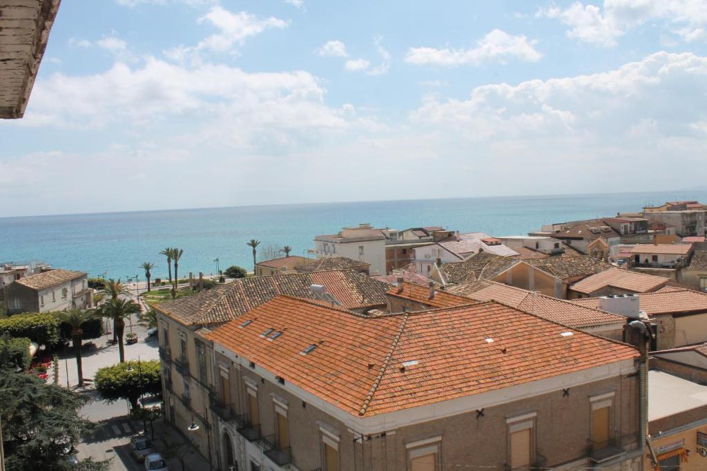 Hotel Mediterraneo Roccella Ionica Exterior foto